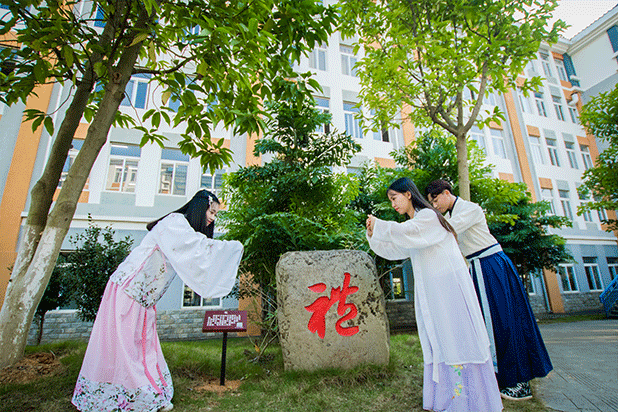 国学半军事管理